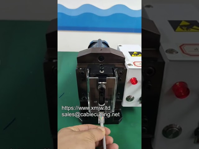 プロ仕様 UTPケーブル圧着機｜Cat6対応クリンパー工具で高速・確実な配線