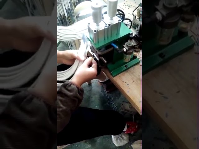 高速・高精度！縦型エアー式ワイヤーストリッピングマシン【自動電線皮むき】