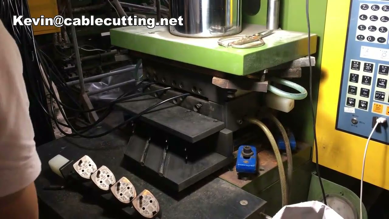 高性能射出成形機｜プラグ製造・プラスチック射出成形に最適な自動機械