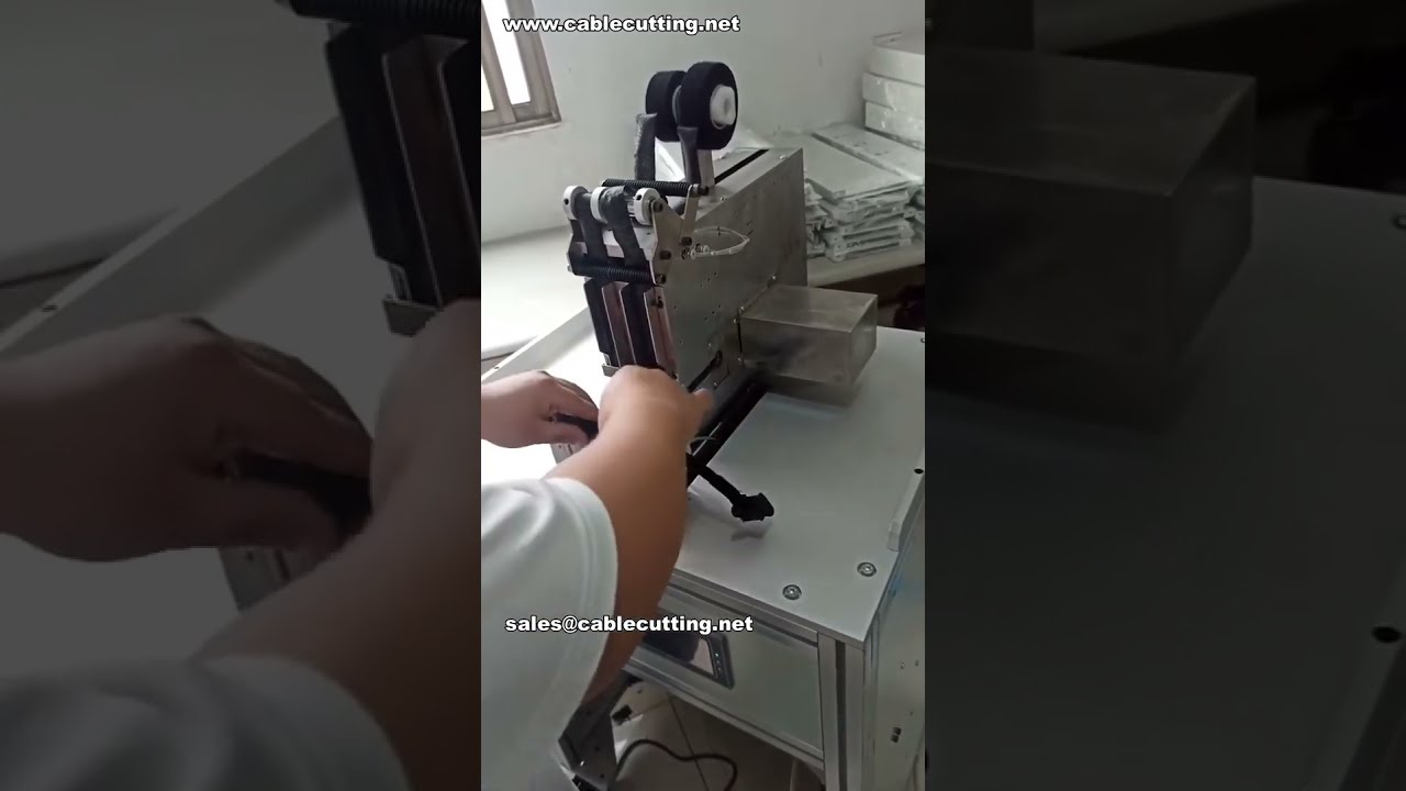 フラットケーブルダブルテープ止め自動機 | プロフェッショナルメーカー